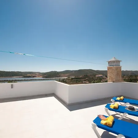 度假居 Casa Da Ribeira *